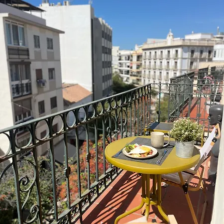 Old Town Penthouse Studio, 2 Min To