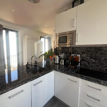 Old Town Penthouse Studio, 2 Min To Apartamento *