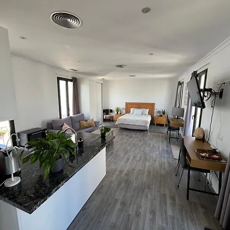 Apartamento Old Town Penthouse Studio, 2 Min To *