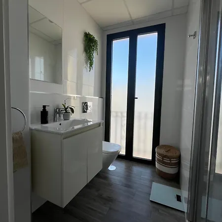 Old Town Penthouse Studio, 2 Min To Estepona